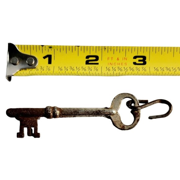 Vintage Skeleton Key Marked C2 - Picture 3 of 4